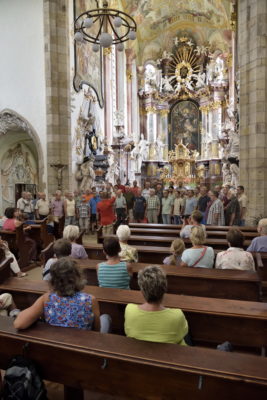 Zlatà Koruna: Singen in der Klosterkirche