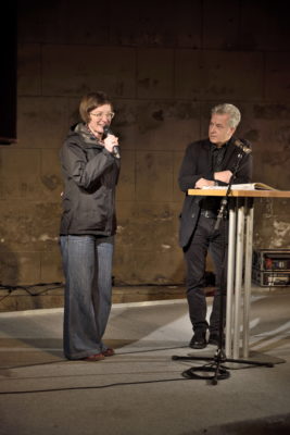 Unsere Moderatorin Lydia Schlenkrich im Gespräch Dr. Peter Ufer, zur Buchvorstellung "100 Jahre Bergfinken" am 16.01.2020 im Dresdener Bärenzwinger