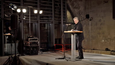 Dr. Peter Ufer als Moderator zur Buchvorstellung "100 Jahre Bergfinken" am 16.01.2020 im Dresdener Bärenzwinger